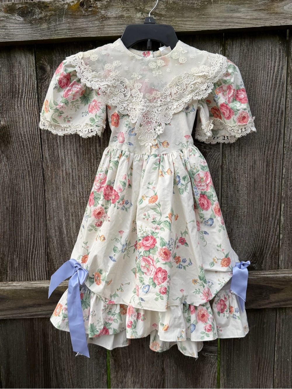 Vintage Classic Cream Floral Lace-Trim Girls' Formal Dress with Pink Roses